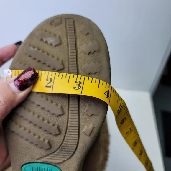 Cougar Canada squimal furry fox boots size 8.5 - Picture 12 of 13